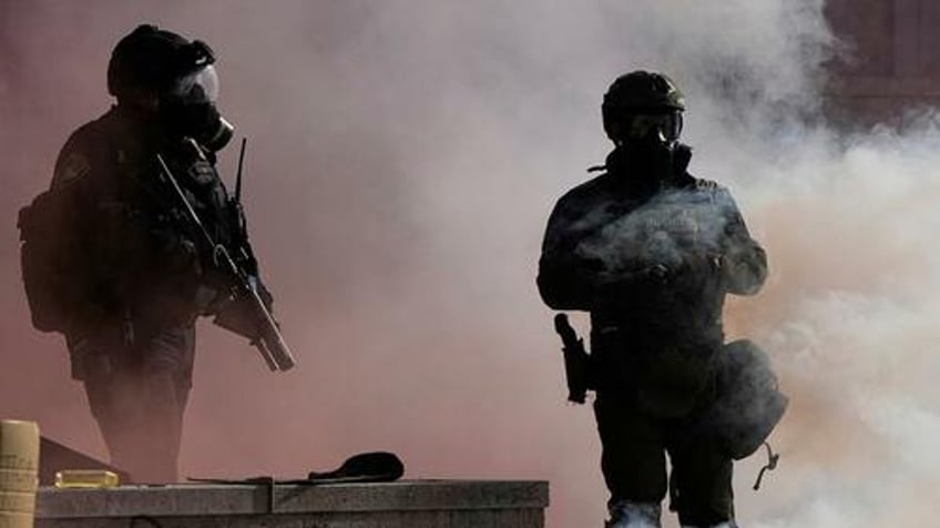 dhs respond after violent rioters storm ice facility assault law enforcement officers
