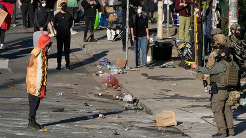 dhs respond after violent rioters storm ice facility assault law enforcement officers