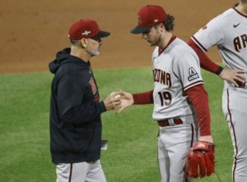 Diamondbacks' Ryne Nelson hit with 87-mph line drive, injures pitching arm