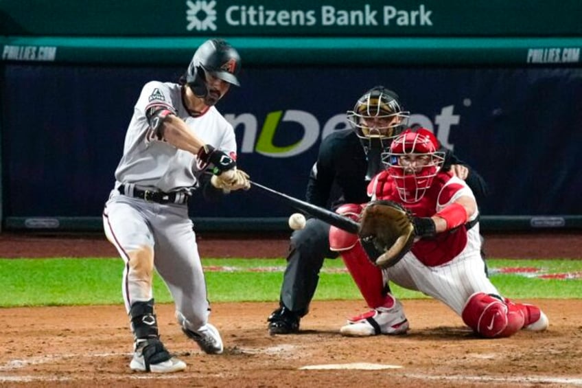 diamondbacks stun phillies 4 2 in game 7 of nlcs to reach first world series in 22 years