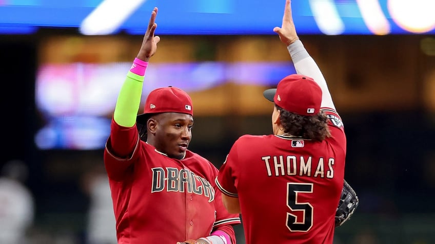 diamondbacks use long ball to take game 1 over brewers in wild card series