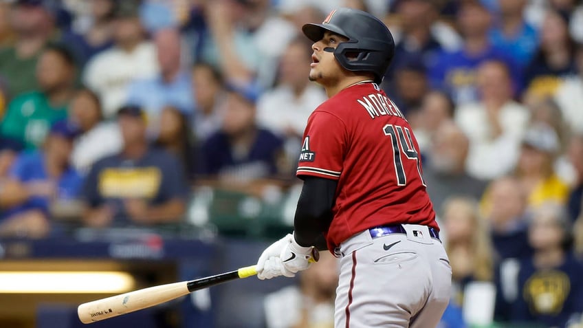 diamondbacks use long ball to take game 1 over brewers in wild card series