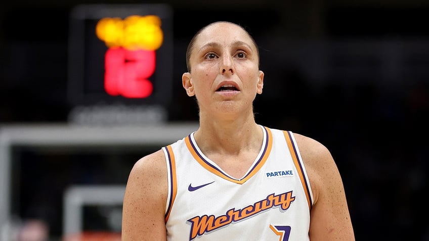 Diana Taurasi looks up on court