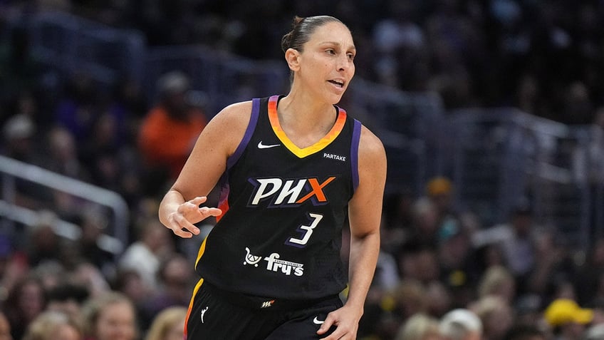 Diana Taurasi runs on court