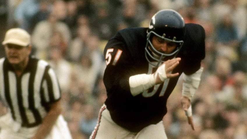 dick butkus hall of famer and legendary bears linebacker dead at 80