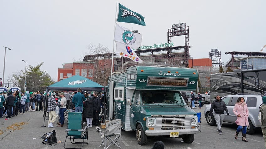 diehard eagles fans get married at tailgate before game against cowboys