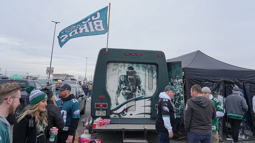 diehard eagles fans get married at tailgate before game against cowboys