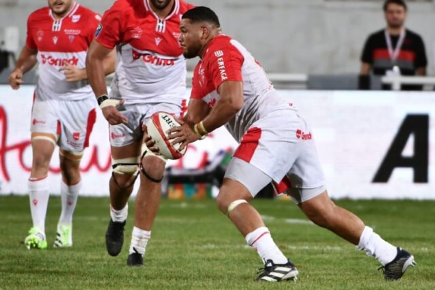 Mohamed Haouas (R) has spent a year with Biarritz after Clermont cancelled his contract