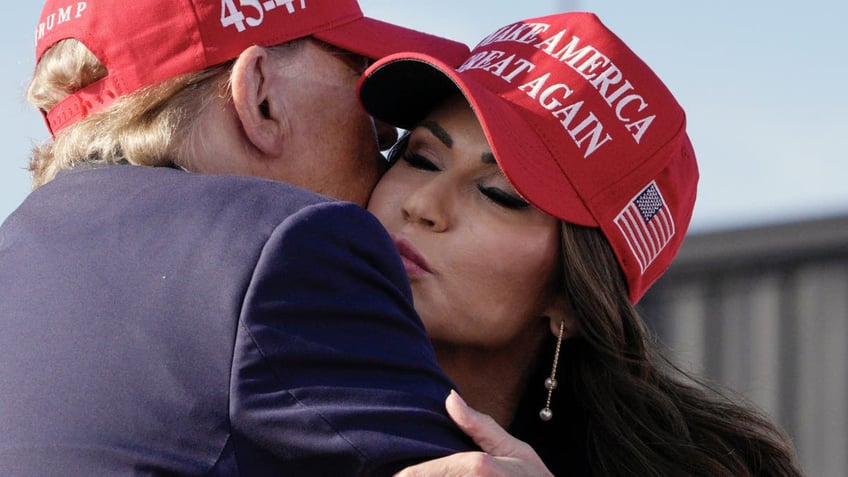 Trump and Noem hug at rally