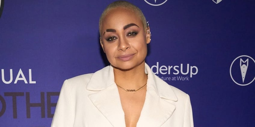 disney star raven symone suffered seizure after getting plastic surgery before turning 18