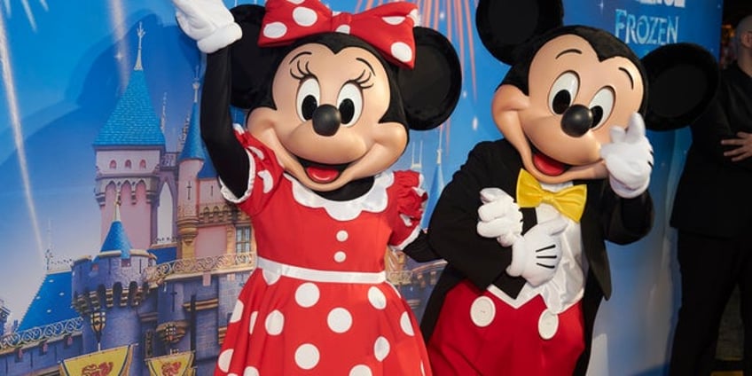 disney style partners with gender fluid influencer to market girls clothing minnie is me