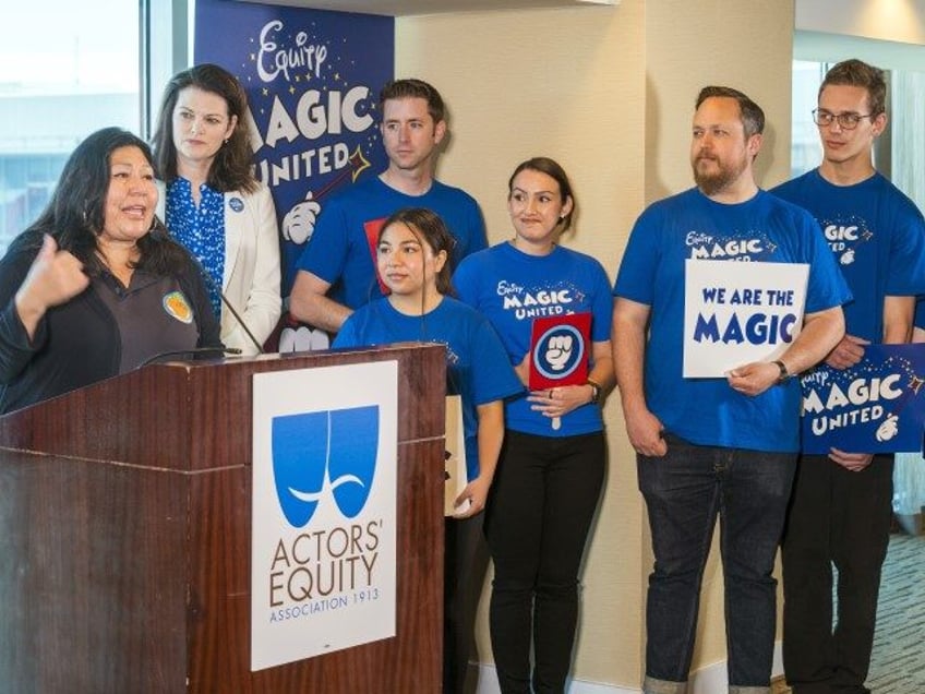 Gloria Alvarado, Director of the Orange County Labor Federation, at podium left, congratul