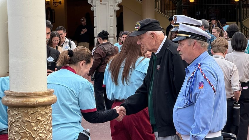 WWII veteran shakes Disney cast members hands