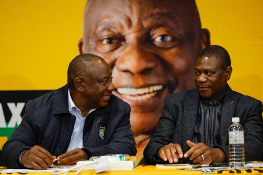 ANC leader and South African President Cyril Ramaphosa (L) was holding talks on how to for