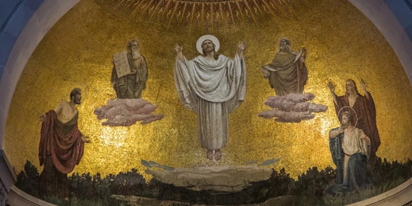 divine nature of jesus revealed in the transfiguration says north carolina priest glory of god