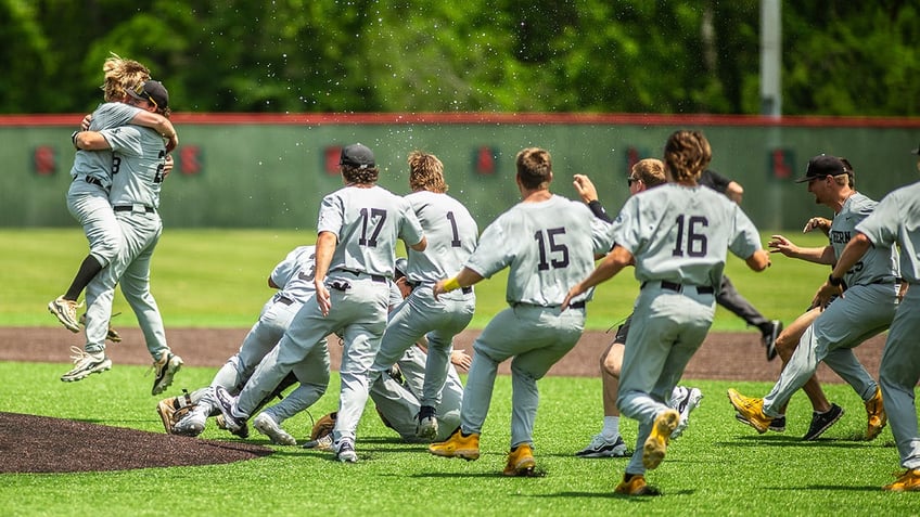 Birmingham-Southern celebrates title