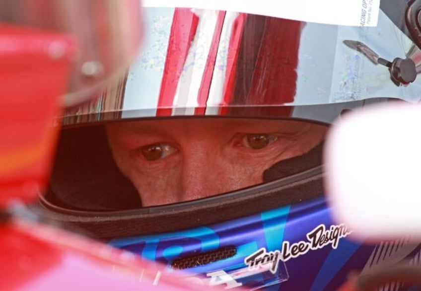 Scott Dixon of New Zealand moved atop the IndyCar season standings with a victory in the D