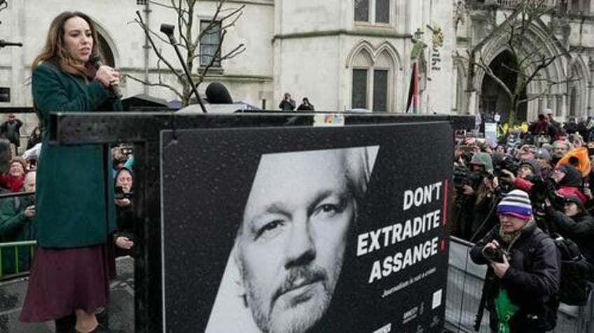 do the right thing assange supporters urge as biden mulls dropping case