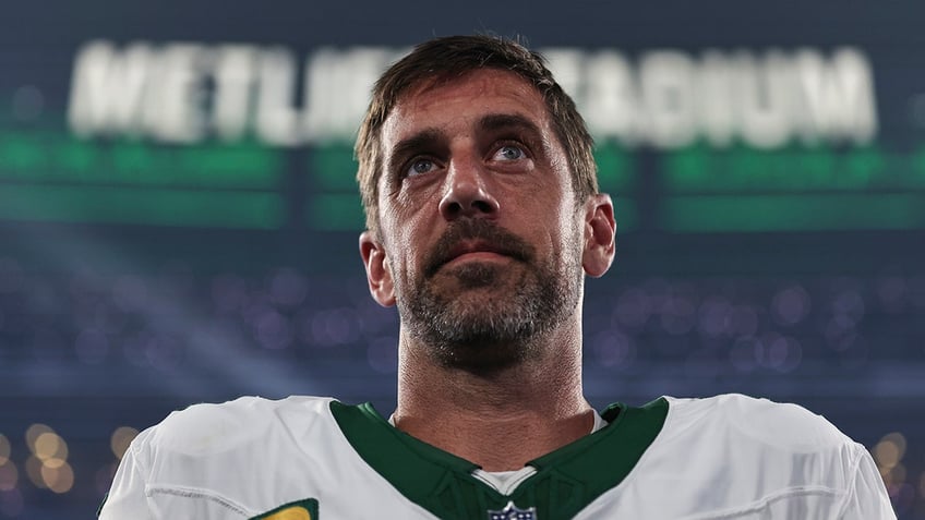 doctor suggests aaron rodgers could return to jets by week 1 next season very doable