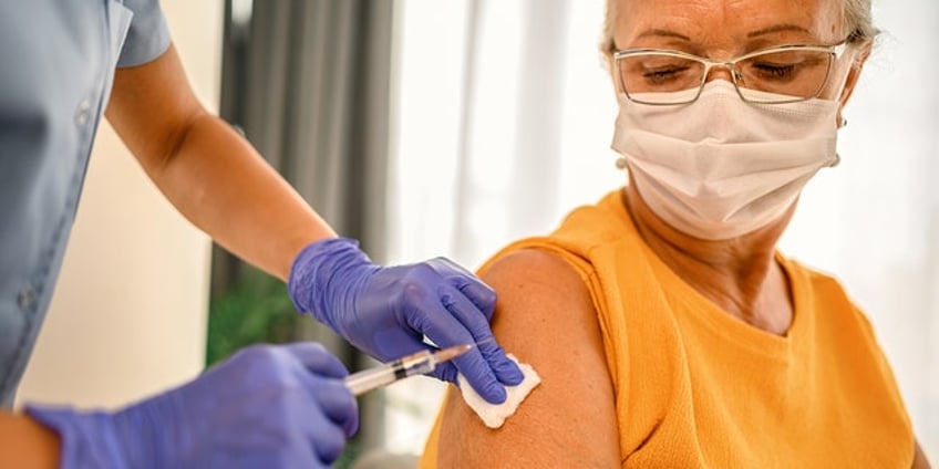 doctors urge vaccinations ahead of this years flu season which could be fairly bad experts say