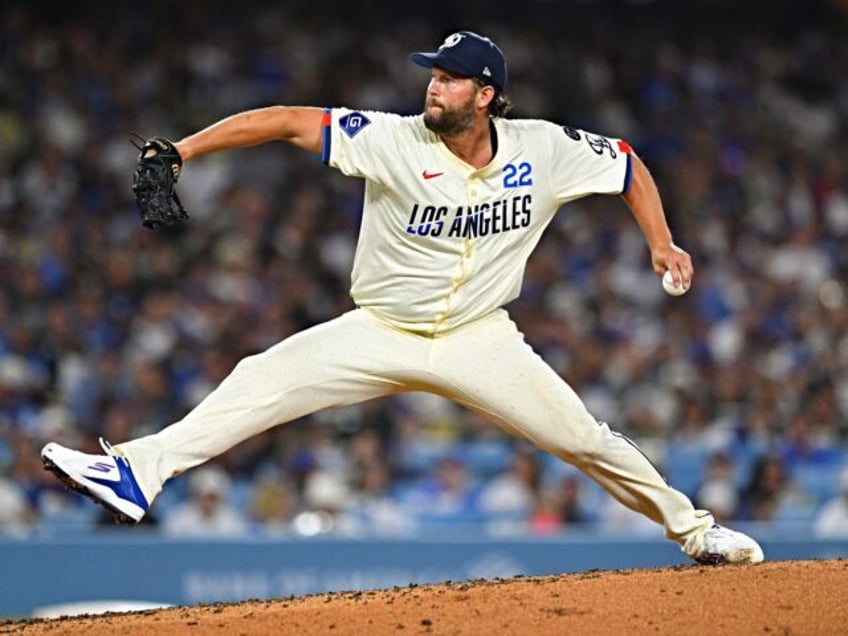 LOS ANGELES, CA - JUNE 14: Los Angeles Dodgers pitcher Clayton Kershaw (22) throws a pitch