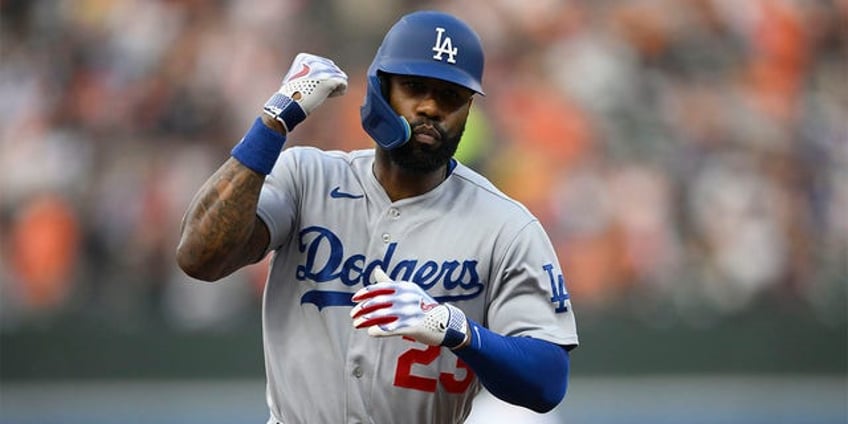 dodgers continue winning ways with rout of orioles