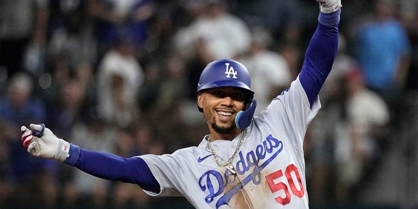 dodgers fan delivers on promise to mookie betts after star outfielder crushes home run