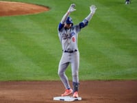 Dodgers’ Kiké Hernández makes error in midst of live television interview