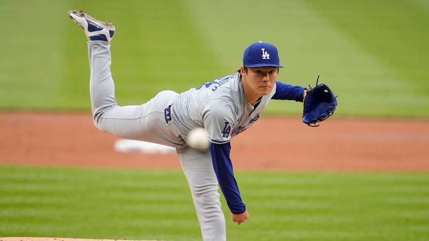 Yamamoto pitching