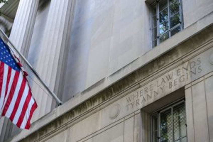 DOJ: IT specialist tried to give classified info to foreign government