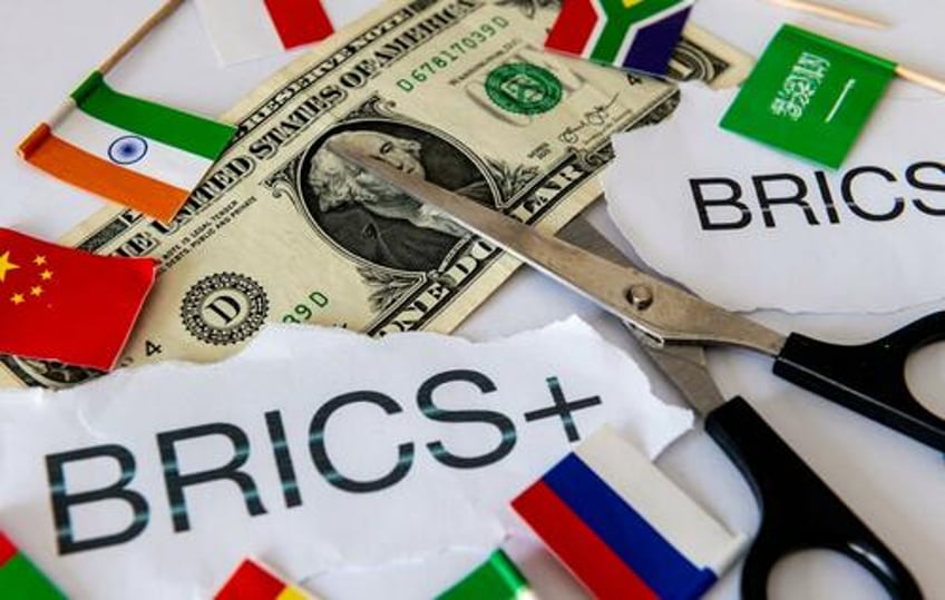 dollars decline meets rising dedollarization the threat comes from within