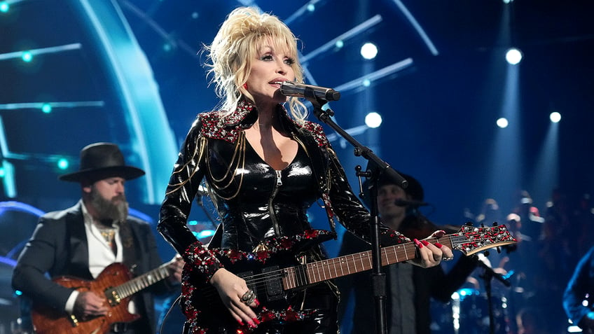 Dolly Parton performing at the 2022 Rock & Roll Hall of Fame induction ceremony