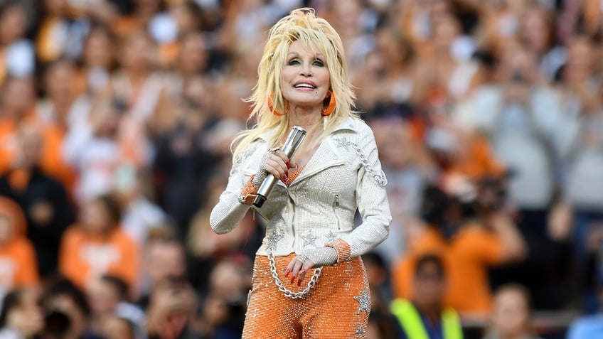 dolly parton teased kenny rogers about his plastic surgery its especially harder for men