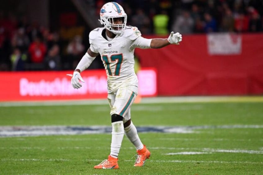 Miami Dolphins wide receiver Jaylen Waddle has reportedly agreed to terms on a three-year