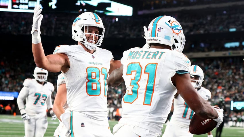 dolphins demolish jets whose offensive woes continue