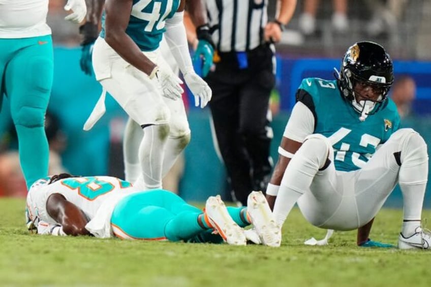 dolphins jaguars pre season game abandoned after davis injury scare