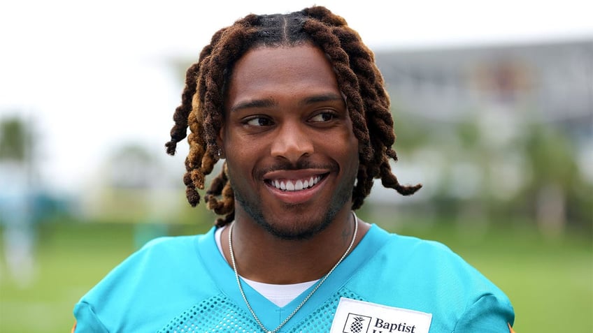 dolphins jalen ramsey shoots down reports he will make team debut vs patriots thats sad