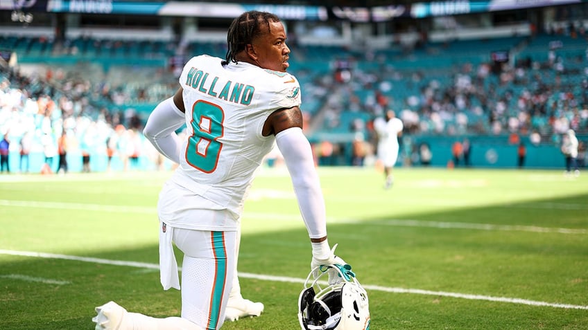 dolphins jevon holland closes out first half of black friday game with 99 yard pick six