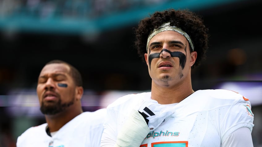 dolphins jevon holland rips stadiums trash turf after jaelan phillips suffered apparent achilles injury