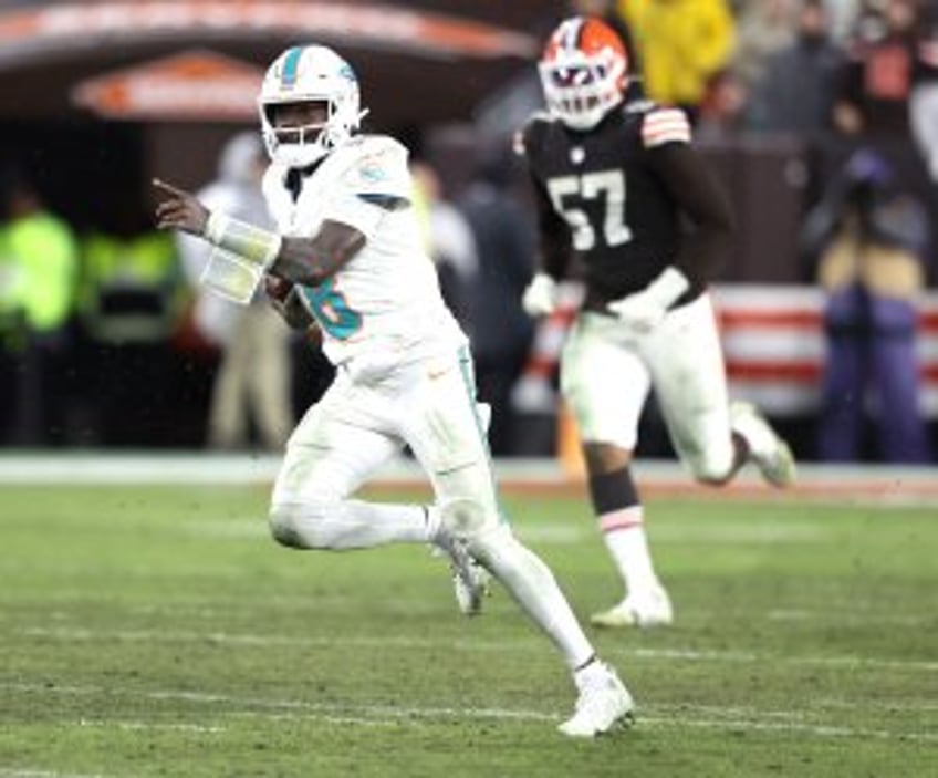 Dolphins preparing QB Tyler Huntley to start vs. Jets; Tua Tagovailoa 'unlikely'