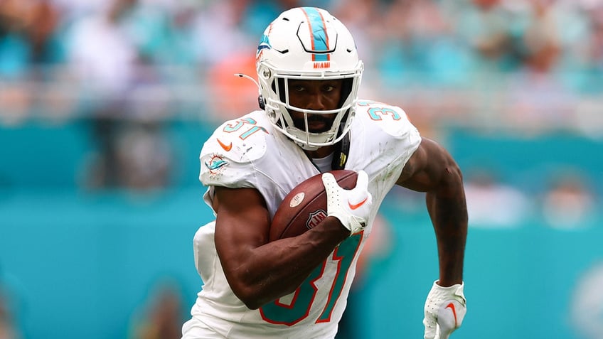 dolphins star raheem mostert pushes aside retirement talk amid stellar year ive always been the underdog