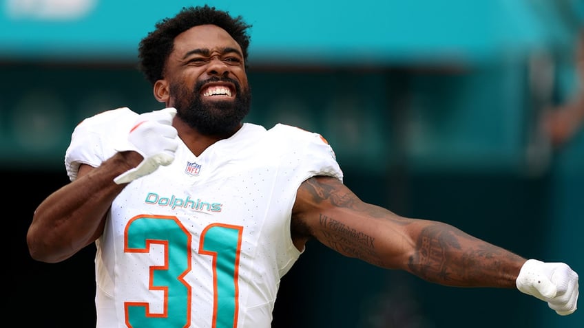 dolphins star raheem mostert pushes aside retirement talk amid stellar year ive always been the underdog