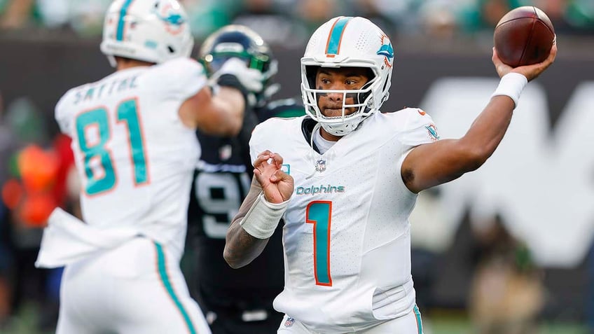 dolphins tua tagovailoa reveals wifes reaction to gruesome cut on his arm