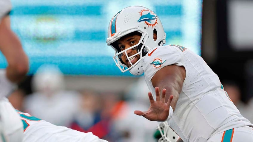 dolphins tua tagovailoa reveals wifes reaction to gruesome cut on his arm