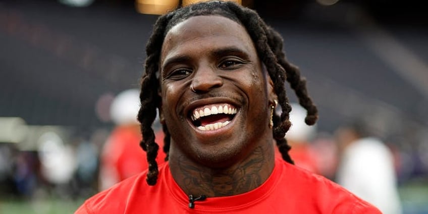 dolphins tyreek hill opts for madden over film sessions before games