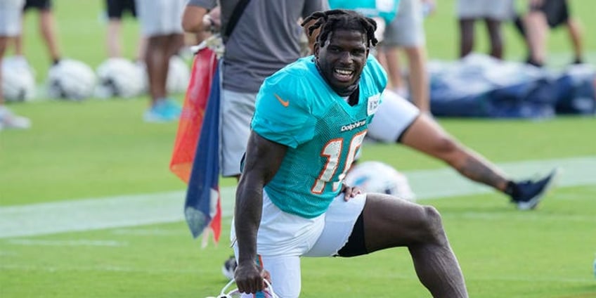 dolphins tyreek hill opts for madden over film sessions before games