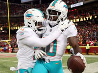 Dolphins' Tyreek Hill recalls Mike McDaniel's tongue lashing: 'We pay you all this money for what?'