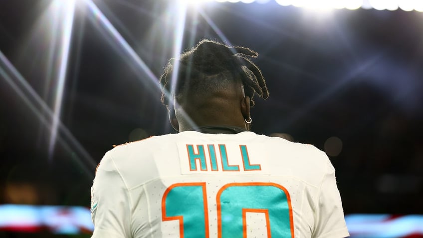 dolphins tyreek hill rips patriots fans over remarks they are real nasty