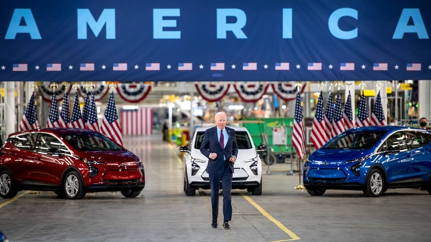 donald trump calls on auto workers union to make ending ev mandates priority in high stakes negotiations