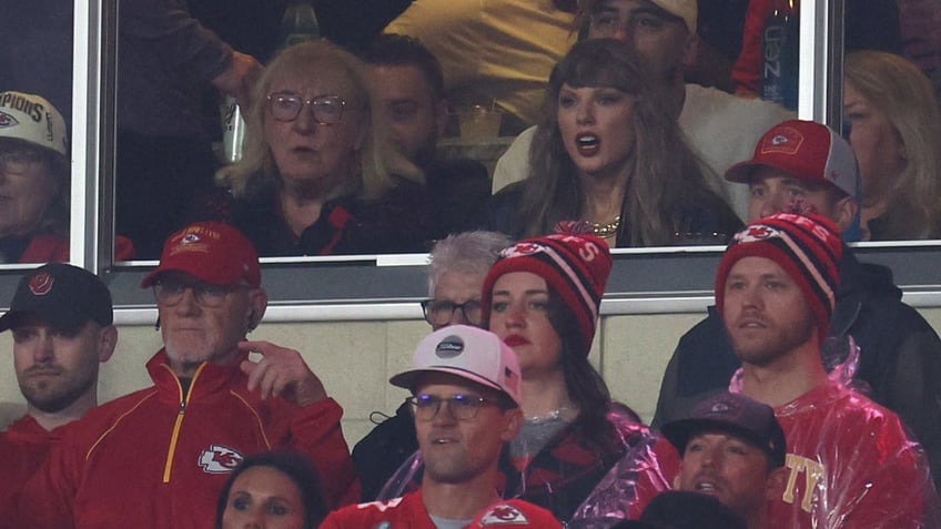 Donna Kelce and Taylor Swift react